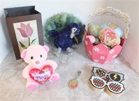 EASTER EGGS, PLUSH TOYS & CANDLE LAMP