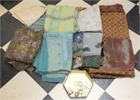 TABLE CLOTHS, RUNNERS & DECORATIVE BOXES