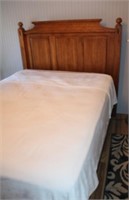 Queen Size Bed w/Sealy Posturepedic Mattress