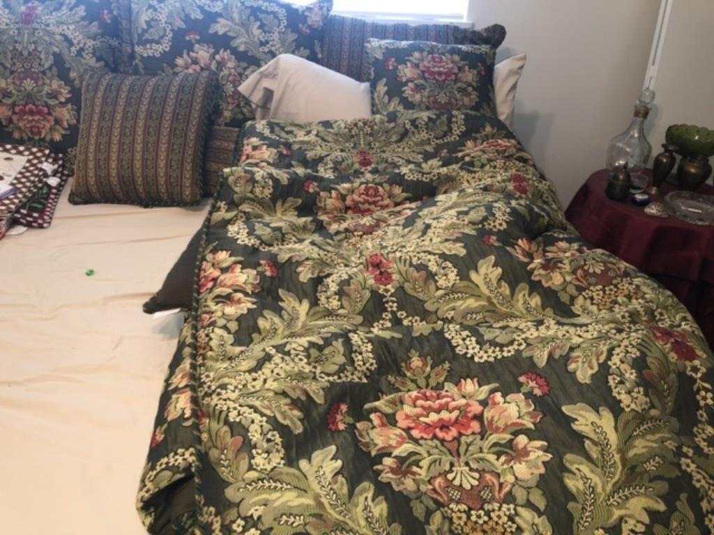 King Comforter Set + Pillows & Skirt (Nice)