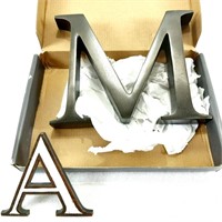 Lettre M en aluminium massif 7½"x6" avec petit A