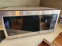 Old microwave.   Panasonic.   Look at the photos