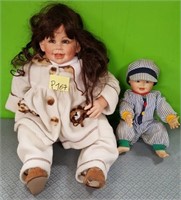 Z - LOT OF 2 COLLECTIBLE DOLLS (P167)