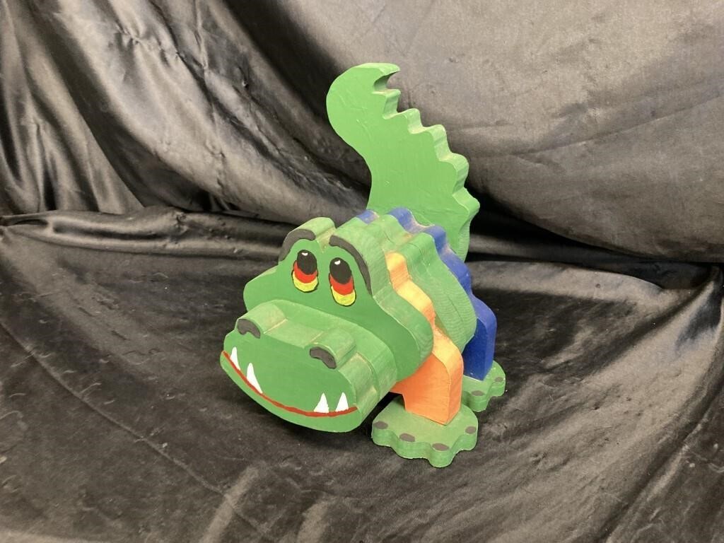 ADORABLE WOODEN UF ALLIGATOR