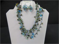 LADIES BEAD NECKLACE W/ MATCHING PAIR OF EARRINGS
