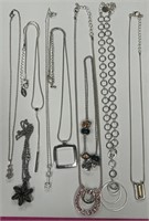 305 - MIXED LOT OF COSTUME JEWELRY (A81)