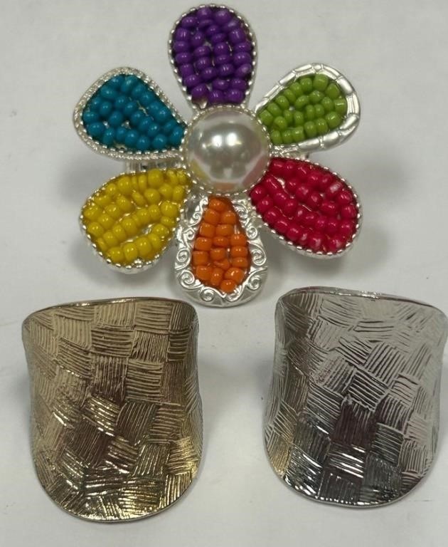 305 - LOT OF 3 COSTUME JEWELRY RINGS (A68)
