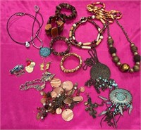 305 - MIXED LOT OF COSTUME JEWELRY (A100)