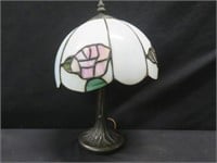 METAL TABLE LAMP W/ TIFFANY STYLE SHADE