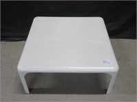 WHITE PLASTIC TABLE (MADE IN ITALY)