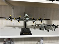 B-17F Flying Fortress model and plane