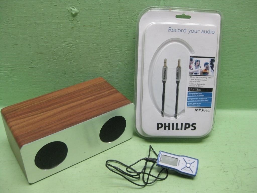 Vivitar Speaker, SanDisk Sansa & Philips Cords