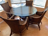 11 - ROUND TABLE W/ 4 CHAIRS