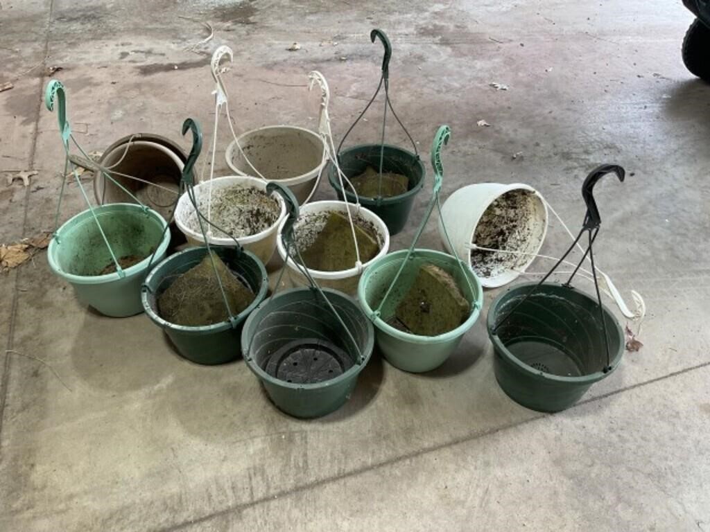 Plastic hanging pots