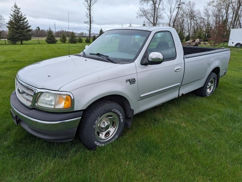 1993 Ford Diesel Service Truck, 5 speed manual