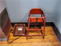LOT OF CHILDREN'S HIGH CHAIR & BOOSTER SEAT