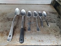 LOT OF SERVING SPOONS