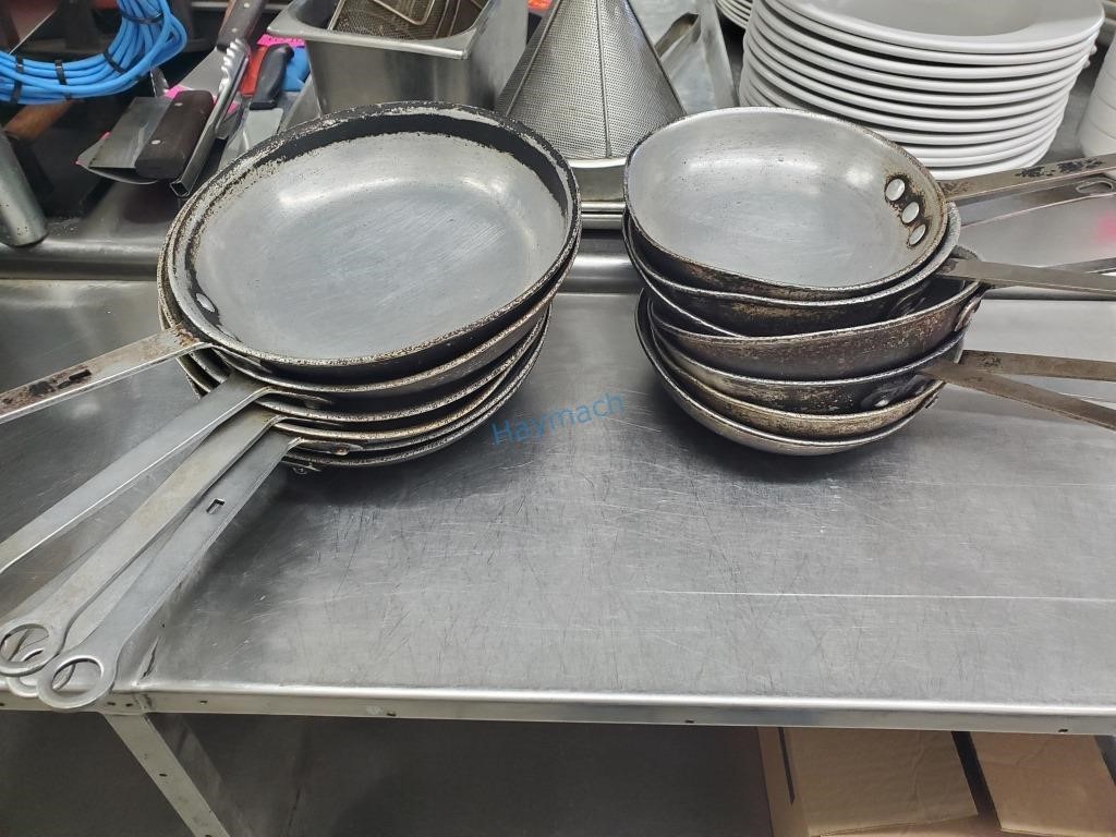LOT OF ALUMINUM FRY PANS, 8"(7), 10"(6)