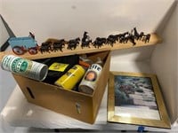 CLYDESDALE PLASTIC MODEL, BOX OF BEER CAN
