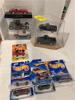 HOT WHEELS ON CARDS, 4 PLASTIC MODELS IN CASES