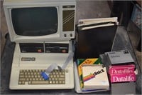 Vtg Original Apple II Computer. Monitor, Accs.