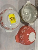 2 OUT OF 4 PYREX PINK BOWL SET, COVERED PYREX