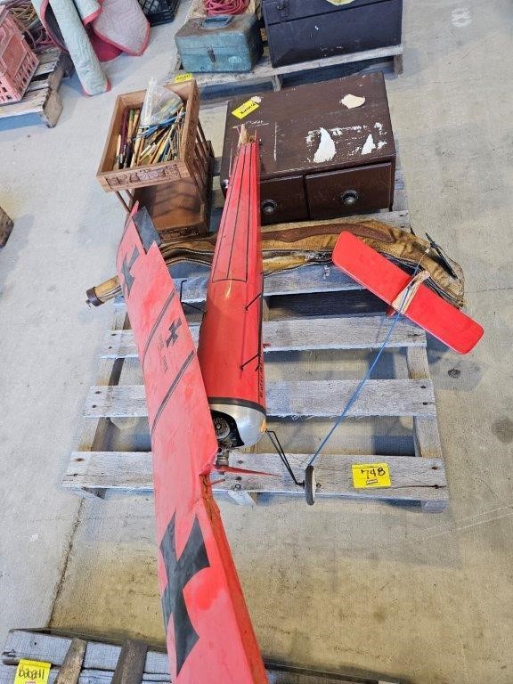 AIRPLANE (WITH DAMAGE) , GUN CASE, PAINT BRUSHES,