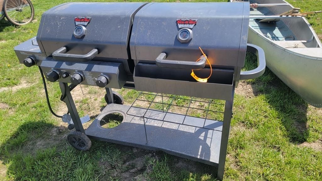 Char-Griller 5252; gas/charcoal grill