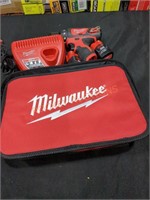 Milwaukee M12 Compact 3/8" Drill/driver Kit