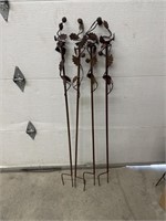 4 garden stakes with Oakleaf decoration and tea