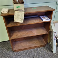 B522 Wood book shelf