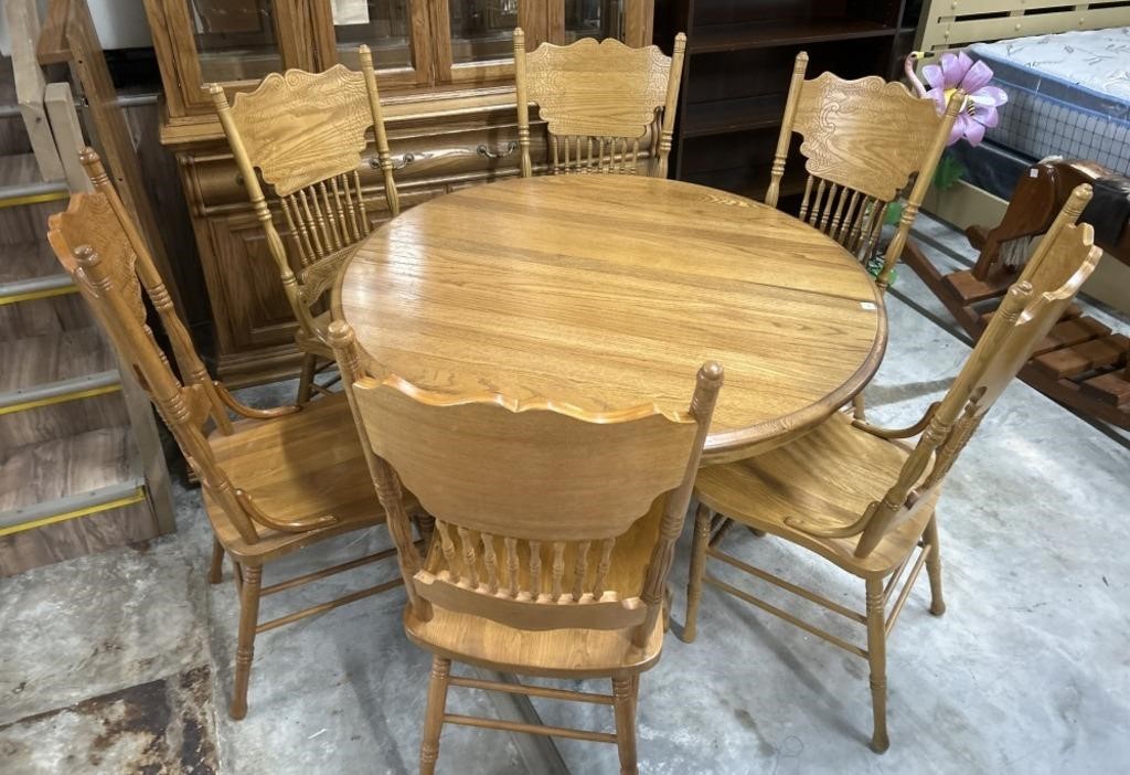 Oak Round Dining Table with 1-Leaf and 6-chairs