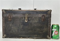 Coffre antique en bois, laiton, métal
