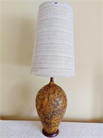 LARGE POTTERY BASED TABLE LAMP