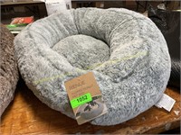 Renue sloped donut pet bed