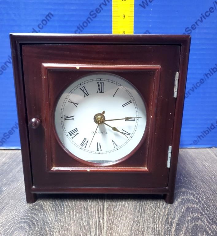 Quartz Mantel Clock.