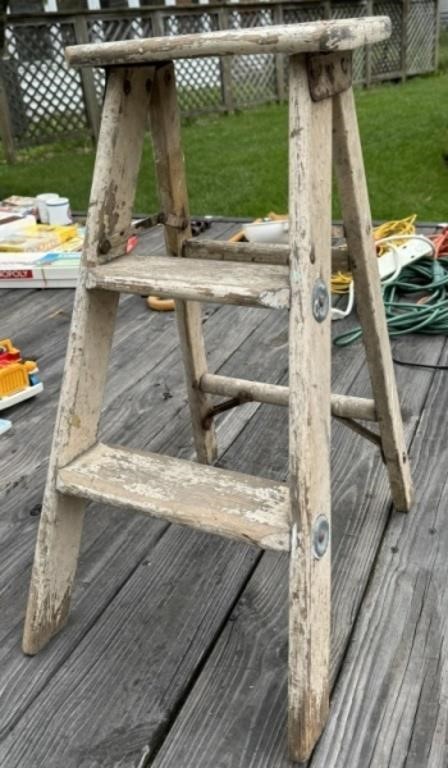 Small 2' Wood Step Ladder