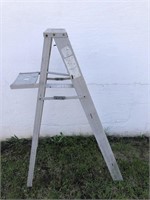 LITE 3' STEP LADDER WITH PAINT TRAY