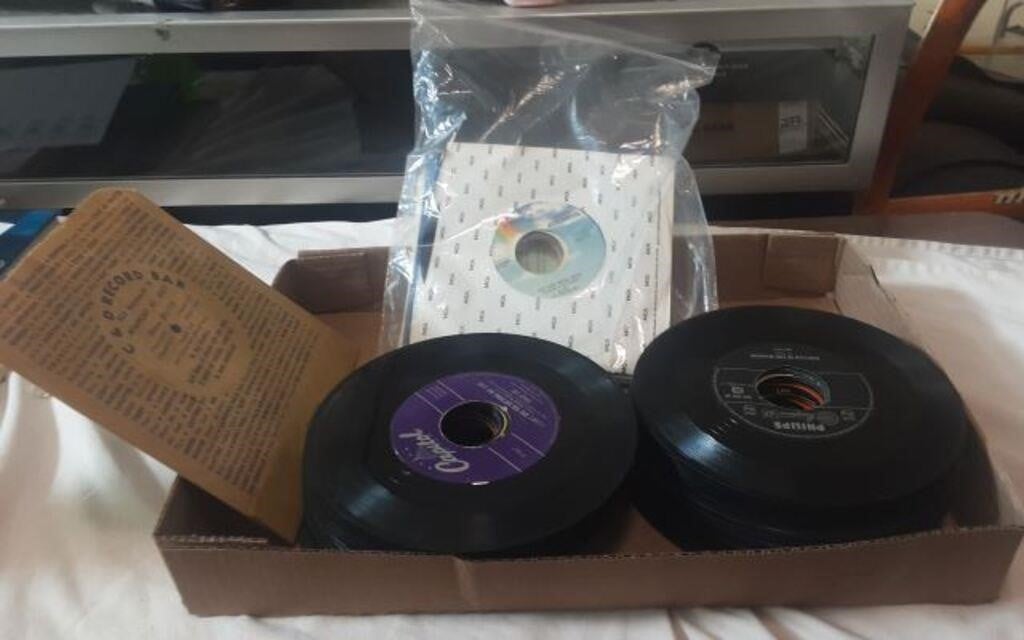 Assorted lot of records, 45s Size