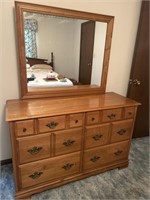 Nice solid wood dresser w/mirror 50”x18”x65”