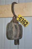 Primitive dble block pulley, wood & iron