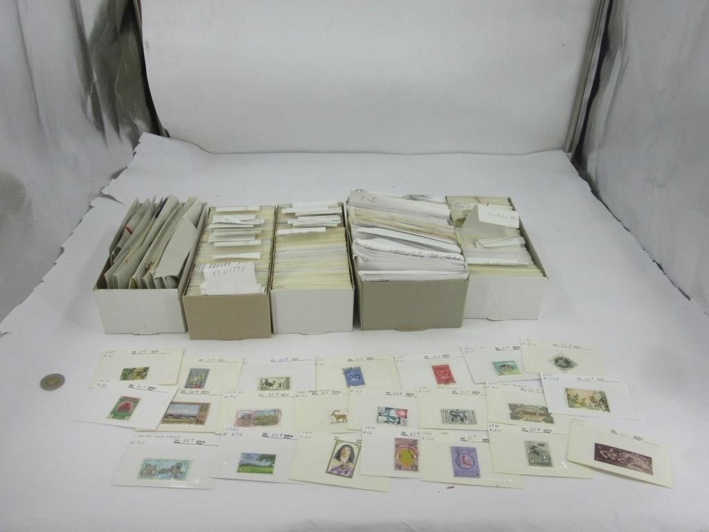 Boites avec plusieurs timbres classés