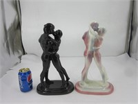 2 statues vintages en céramique '' Les amoureux