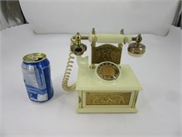 Radio vintage en forme de téléphone