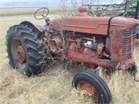 IHC W6 Tractor for parts. Not running.
