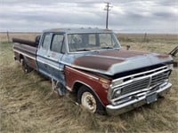 Ford F100 club cab truck for parts