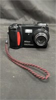 Nikon Coolpix 800 2.1MP Digital Camera