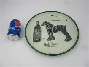 Vieux cabaret en métal de bière Black Horse