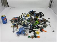 Plusieurs pièces de bloc LEGO