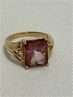 14 K Gold Ring w Pink Stone 1.2 g